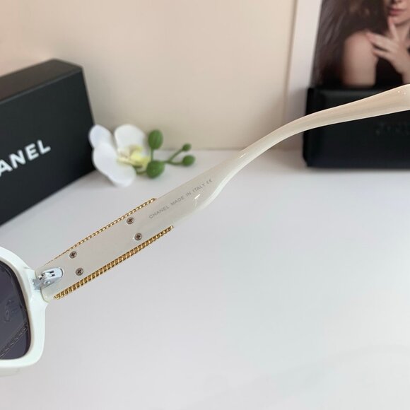 Premium Chanel Eyewear: White Frame, Detailed Gold Chain - Picture 2 of 8